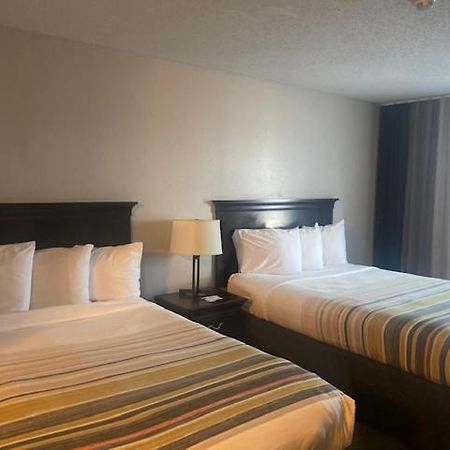 Country Inn & Suites By Radisson, Kansas City At Village West, Ks Bonner Springs Екстериор снимка