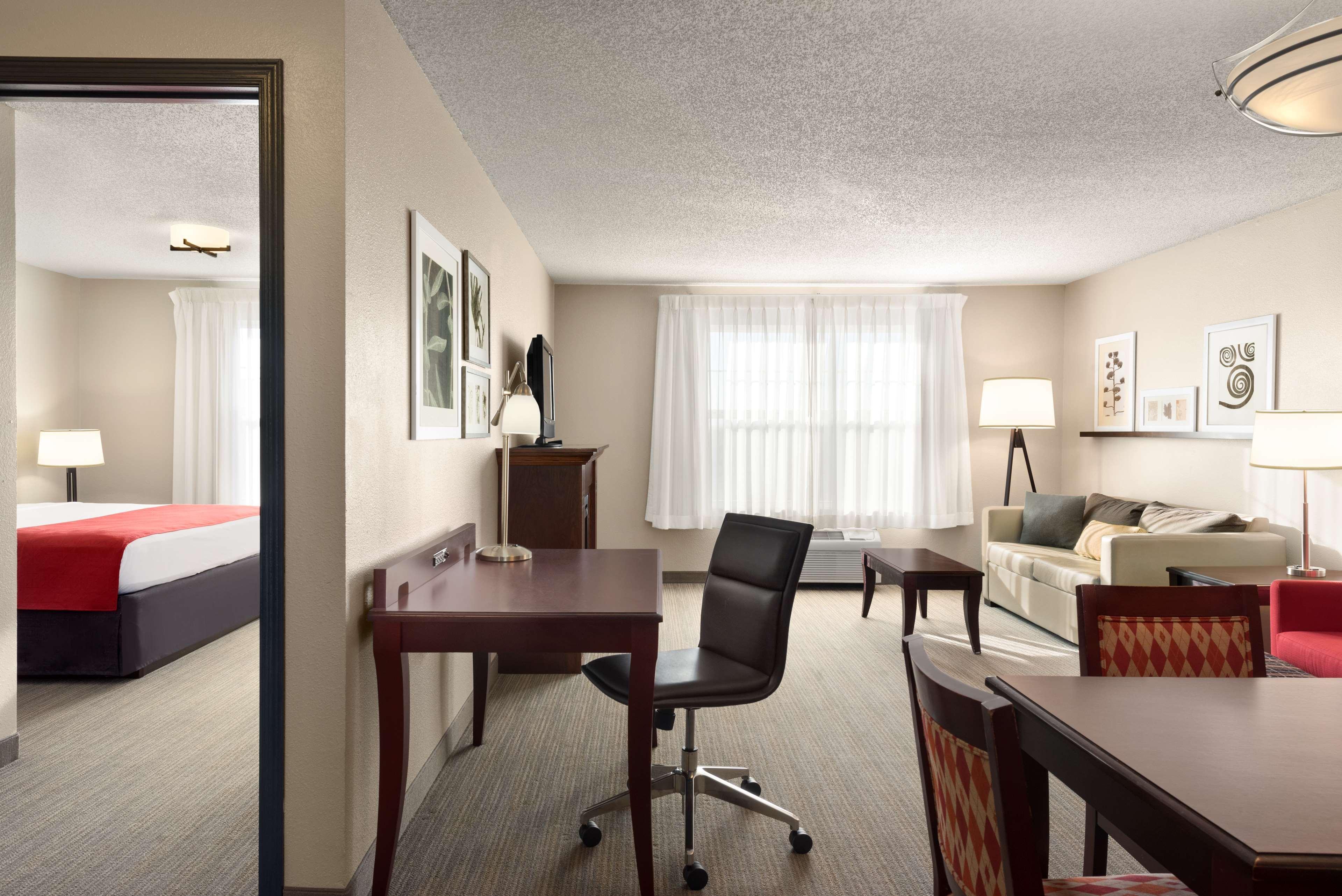 Country Inn & Suites By Radisson, Kansas City At Village West, Ks Bonner Springs Екстериор снимка