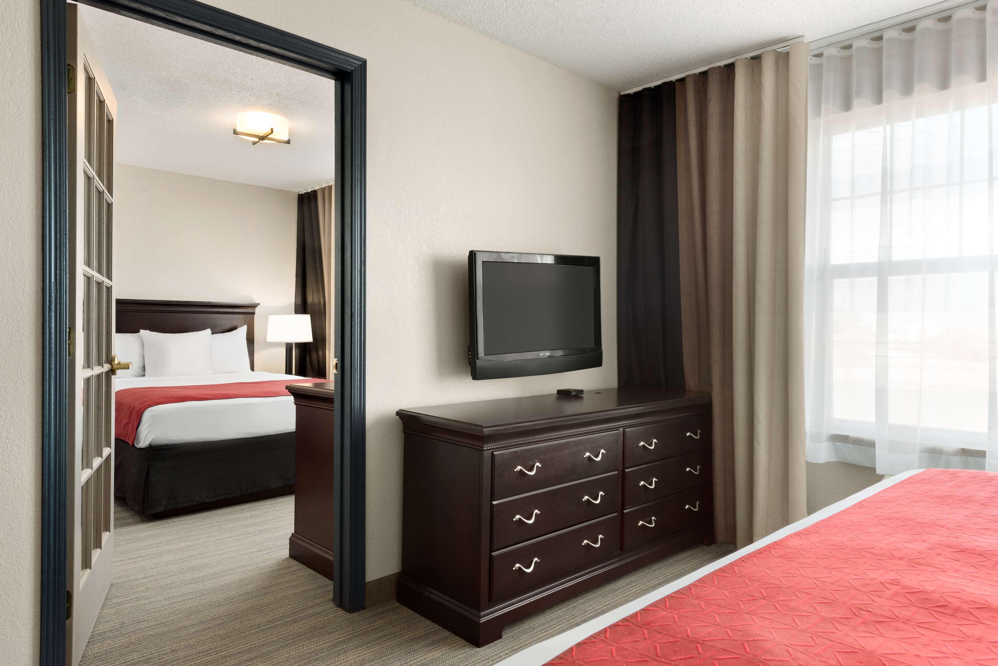 Country Inn & Suites By Radisson, Kansas City At Village West, Ks Bonner Springs Екстериор снимка