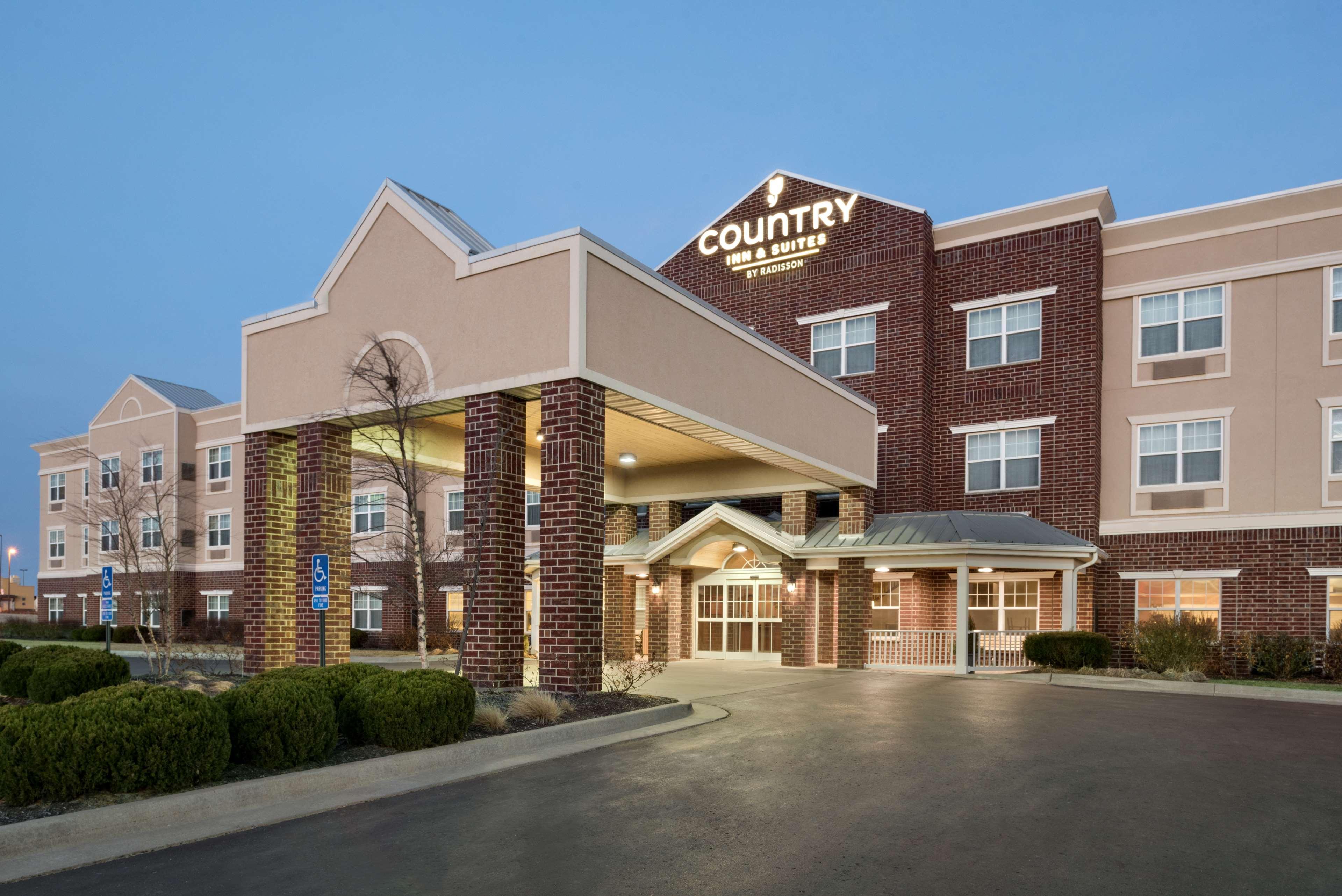 Country Inn & Suites By Radisson, Kansas City At Village West, Ks Bonner Springs Екстериор снимка
