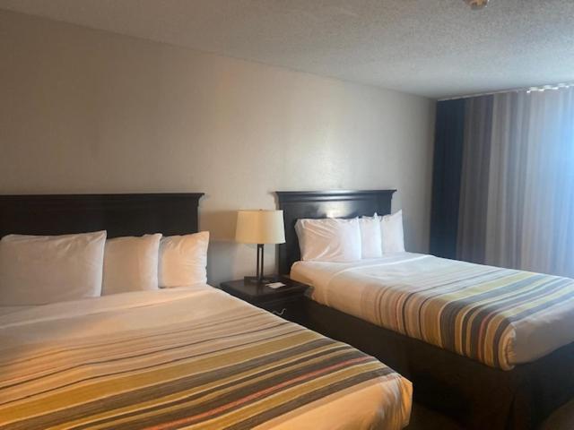 Country Inn & Suites By Radisson, Kansas City At Village West, Ks Bonner Springs Екстериор снимка